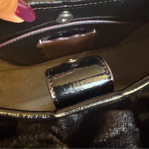 Hard to find and rare Coachtopia bag in crinkle patent leather with spikes - Picture 8 of 16